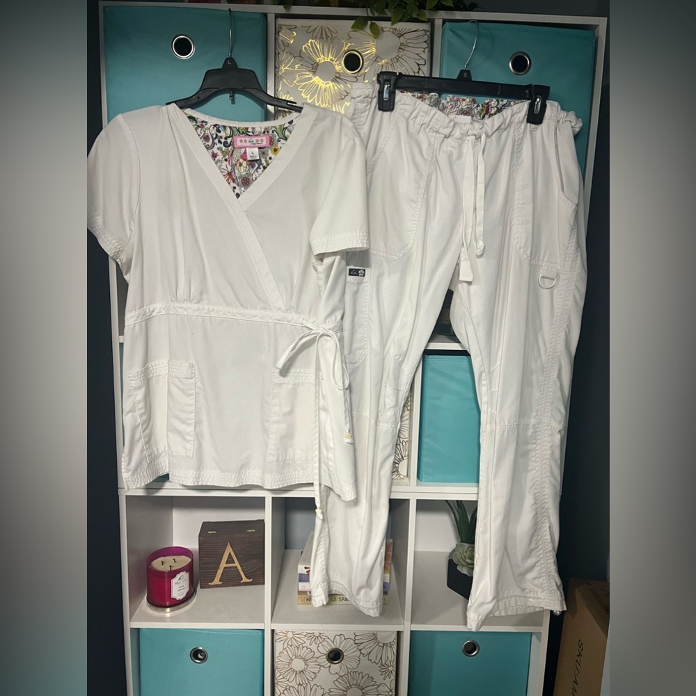 Koi scrubs